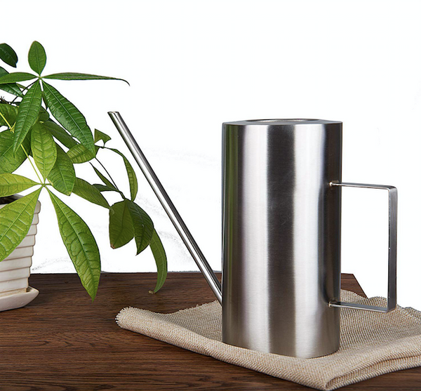 Cylinder watering can